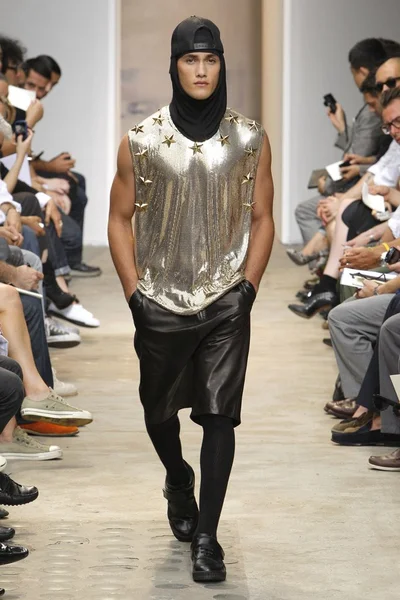 Look 17